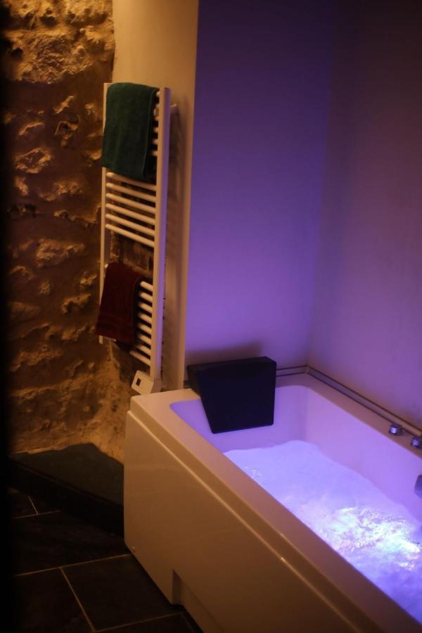 La Montrieuse, Chambre Individuelle Avec Sauna Et Baignoire Spa Naveil Exterior foto